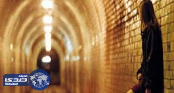 اكتشف أن زوجته عاهرة من بث مباشر من أمام أحد بيوت الدعارة