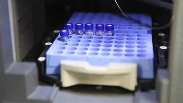 أسترازينيكا تعلن عن عقار جديد لـ كورونا