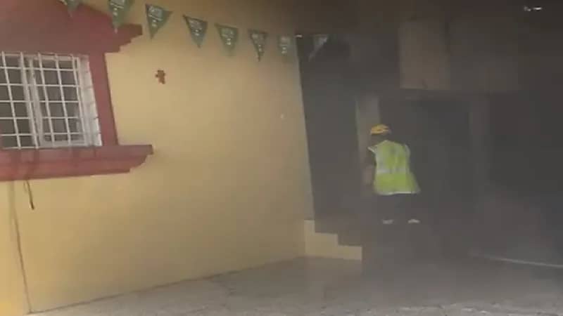 شاهد.. اندلاع حريق بمدرسة ابتدائية في عسير