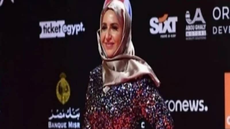 فتاة محجبة تثير الجدل في مهرجان الجونة