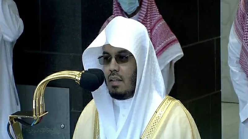 الشيخ ياسر الدوسري يؤكد على الالتزام بالإجراءات الاحترازية قبل أداء صلاة الظهر