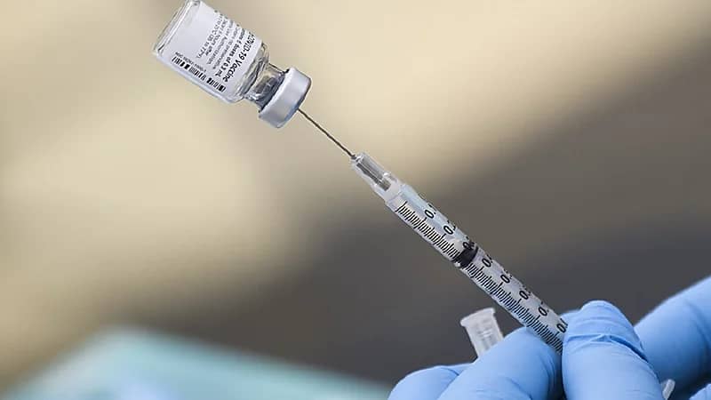 عقوبة مالية تنتظر المخالفين لشرط الجرعة التعزيزية بالفنادق والمرافق السياحية