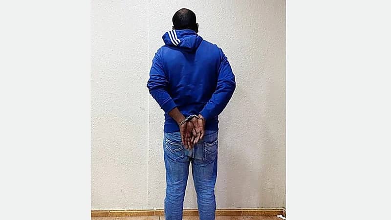 القبض على مقيم لإيوائه 6 مخالفين لنظام أمن الحدود في عسير