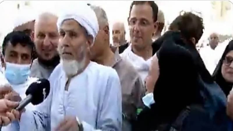 شاهد.. معتمر مصري يعبر عن مشاعره وفرحته برؤية الكعبة المشرفة