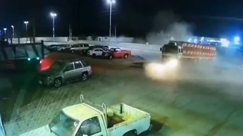 إصابة شخصين في حـادث اصطدام شاحنة ومركبتين بخليص