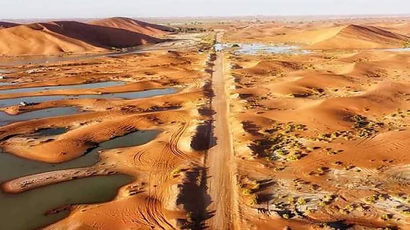 بالفيديو.. سيول تخترق الربع الخالي