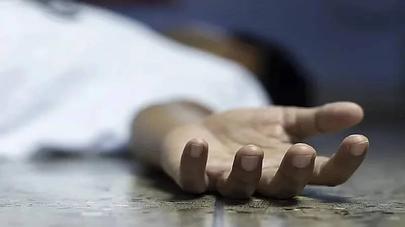 شاب ينهي حياته شنقاً داخل مول شهير بمصر