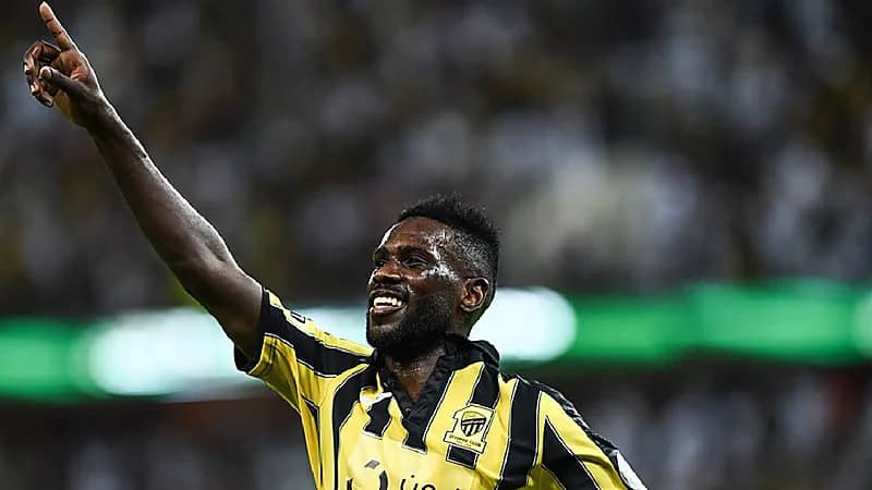 "البيشي" يخضع لعملية جراحية