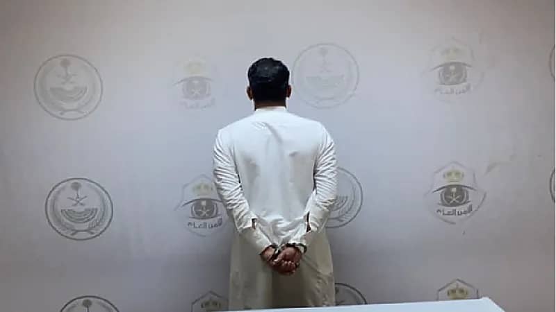 القبض على مواطن ظهر في فيديو يطلق النار من بندقية