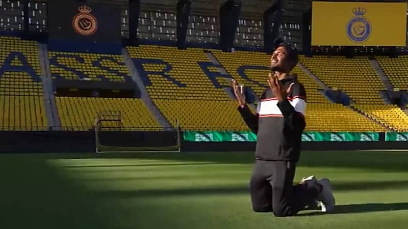 شاب هندي يقطع المسافة من دبي للرياض مشيًا على الأقدام للقاء رونالدو  .. فيديو