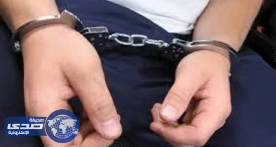 أمن وادي الدواسر يضبط شاب يبتز فتاة للحصول علي مبلغ مالي