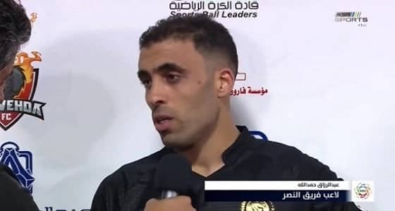 سنة الوقوف عند الإشارة إلى الحجر الأسود