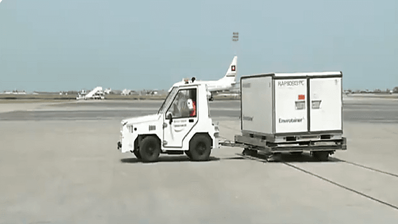 بالفيديو.. وصول 600 ألف جرعة من لقاح كورونا «أسترازينيكا» إلى تونس