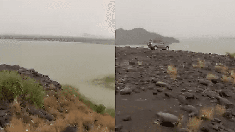 شاهد.. صاعقة تستهدف أحد المواطنين أثناء تصويره مقطعاً مصوراً في جازان