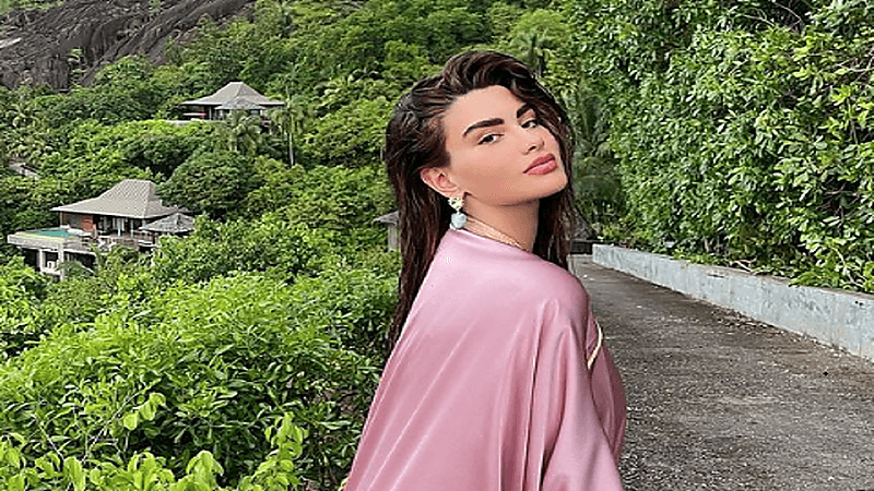 روان بن حسين ترد على متابع تنمر عليها: سلم فلوس الليبي اللي خلاكي هيك !