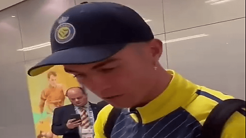 بالفيديو.. رونالدو يرفض التوقيع على يد مشجعة ويطلب التوقيع بالتيشيرت