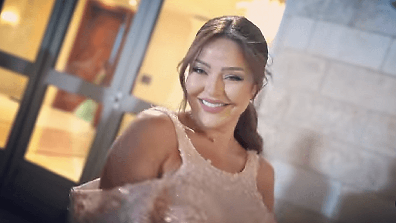 وصلة رقص لزين كرزون في حفل زفاف صديقتها خلود العازمي