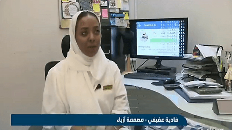 بالفيديو.. مواطنة تنتقل من العمل بمشغل خياطة إلى مالكة معمل لتصميم الأزياء