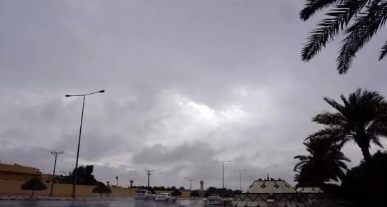خبير مناخي يتوقع سقوط أمطار على عدة مناطق خلال ساعات