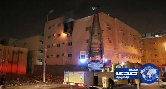 بالصور.. إخلاء 25 شخصا من حريق مبني في الشوقية بمكة
