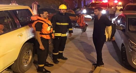 بالصور..انتشال جثة غريق من سد وادي ثراد في الباحة