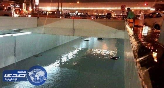 بالفيديو و الصور.. الأمطار تغلق انفاق الشرقية و احتجاز حالات لمرضى وكبار سن