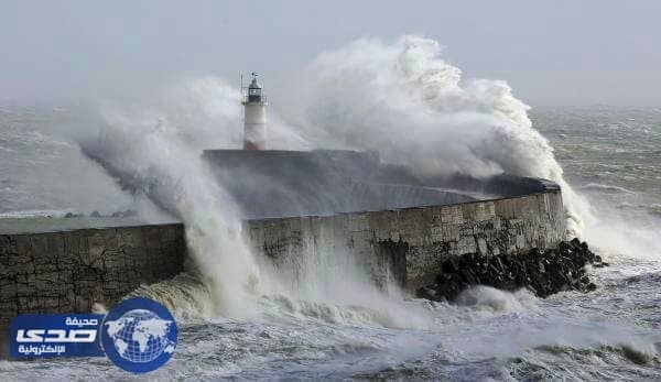 فوضى في وسائل النقل البريطانية جراء العاصفة « دوريس »