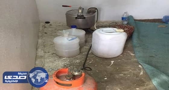 القبض على مروج مسكرات بعد صدمه أحد رجال الأمن ببيشة