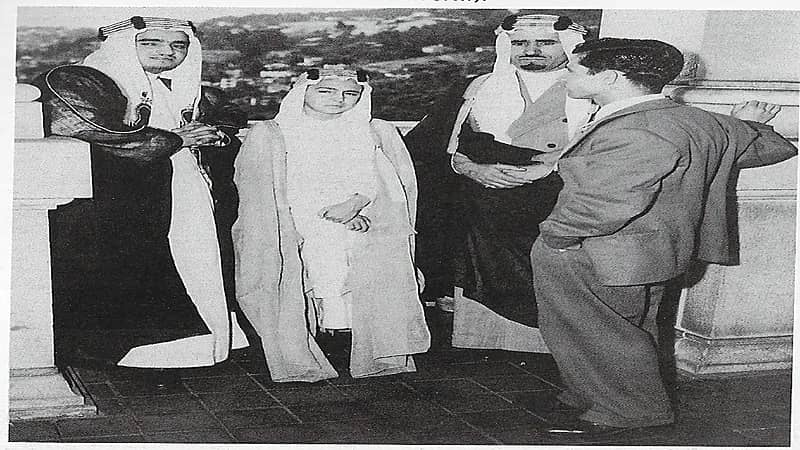 صورة نادرة تجمع الأمير محمد بن عبد العزيز وأخيه الملك فهد قبل 76 عاما