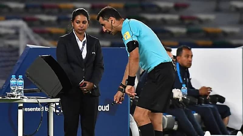 الاتحاد الآسيوي يعلن تطبيق تقنية " VAR" في التصفيات النهائية لمونديال 2022