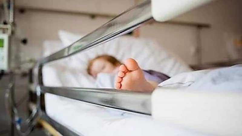 شاب يُسمم أطفاله الثلاثة لإغاظة زوجته