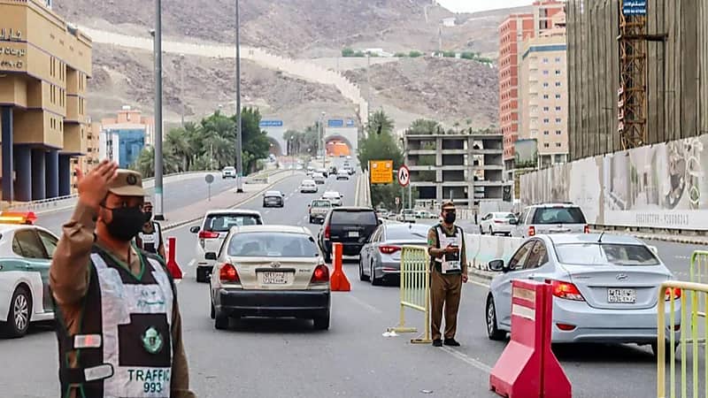 المرور يواصل تنظيم دخول المركبات للمشاعر المقدسة "صور"