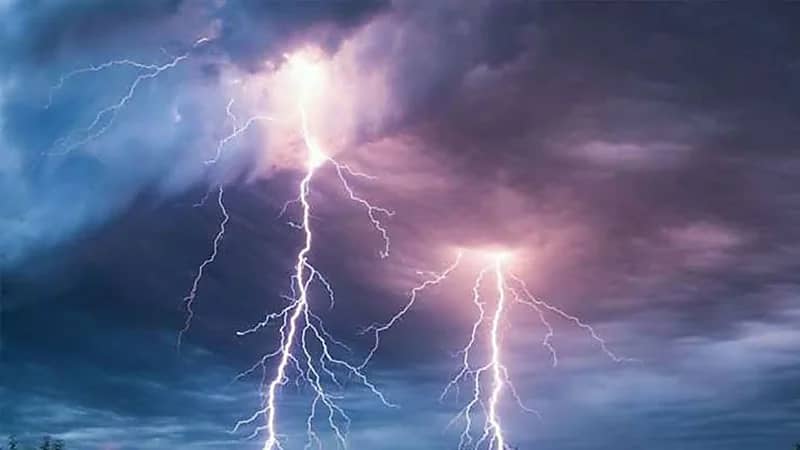 الأرصاد: سحب رعدية مصحوبة برياح نشطة على عدة مناطق بالرياض 