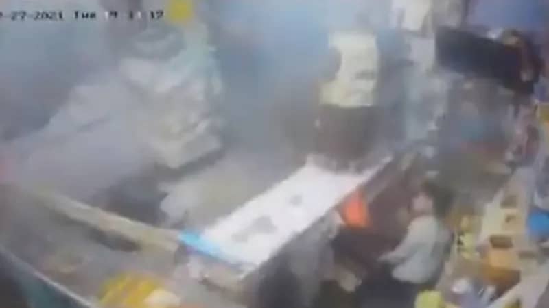 بالفيديو.. مقتل طفل يمني بثأر قبلي دون رحمة