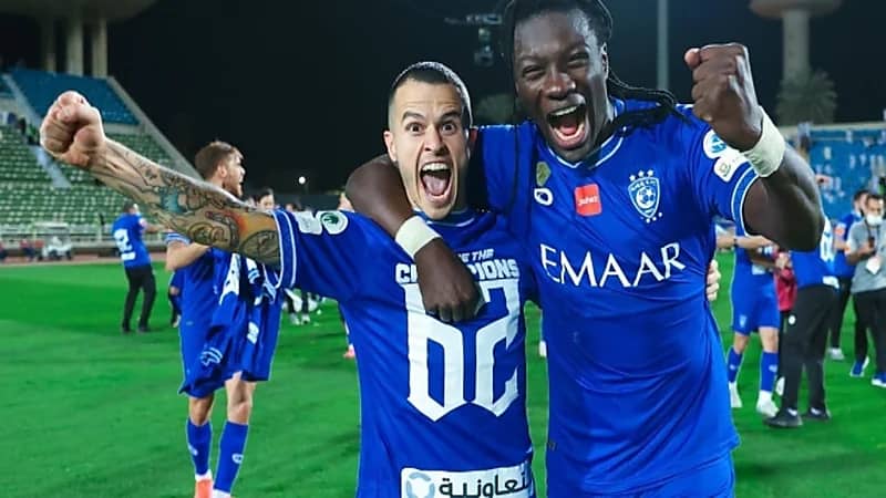 غوميز لـ" جيوفينكو " بعد رحيله عن الهلال:" كلنا أسود"