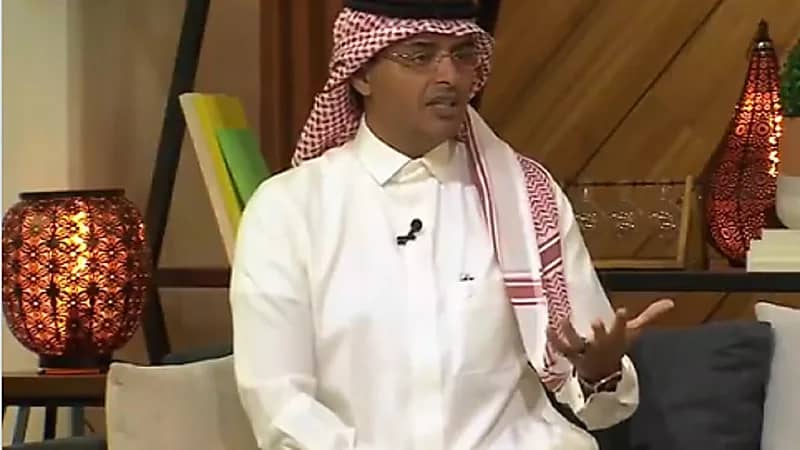 أستاذ فسيولوجيا : علامات انحراف "الفيسبوك" تظهر بجسد الشباب والأطفال (فيديو)