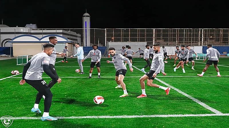 بالصور.. الهلال يجري مرانه الرئيسي استعدادا لمواجهة الشباب 