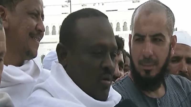 بالفيديو ..  معتمر سوداني: عطونا الأمير محمد بن سلمان سنة واحدة في بلادنا