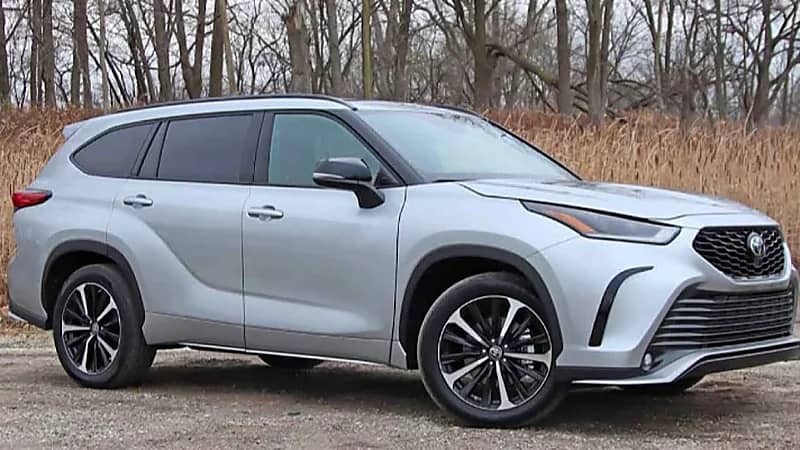 بالصور .. أسعار ومواصفات تويوتا هايلاندر الرياضية في المملكة