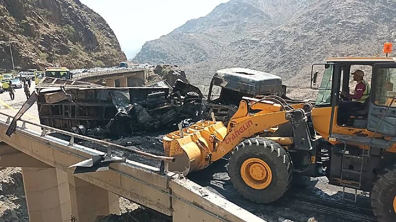 مرور الباحة يباشر حادث تصادم مركبتين نتج عنه وفاة وإصابة