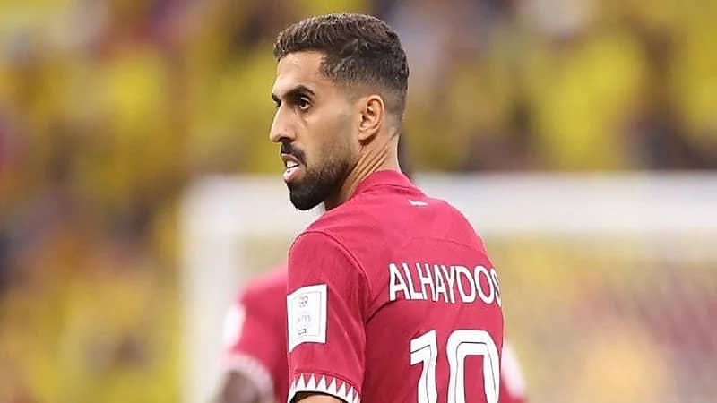 فيديو..قائد منتخب قطر يعتذر بعد الهزيمة