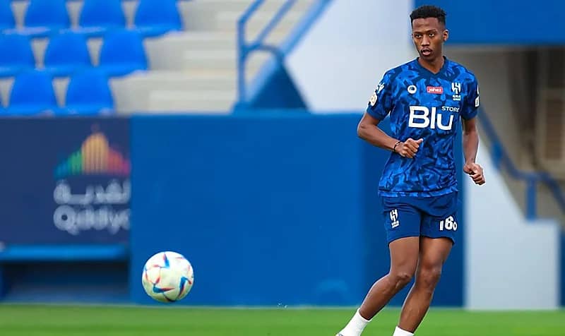 "ناصر الدوسري" ينضم لتدريبات الهلال