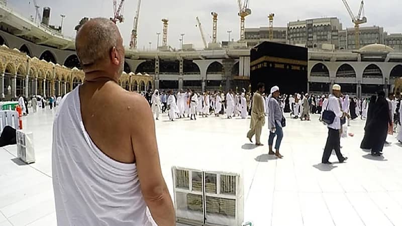 بالفيديو .. حكم الإحرام من مسجد التنعيم لأداء عمرة عن الوالدين