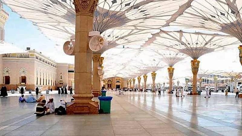 "شؤون الحرمين": دخول امرأتين غير مسلمتين لساحات المسجد النبوي بلباس غير مناسب حدث بالخطأ