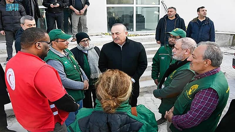 وزير الخارجية التركي يشكر وفد الإغاثة السعودي المشارك في مساعدة منكوبي الزلزال ..صور