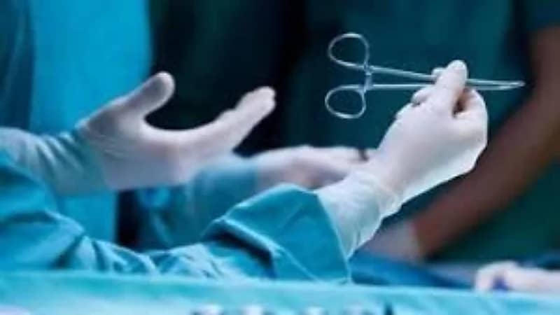 فريق طبي بالطائف ينهي معاناة مريضة باستخراج حصوات من الحالب 