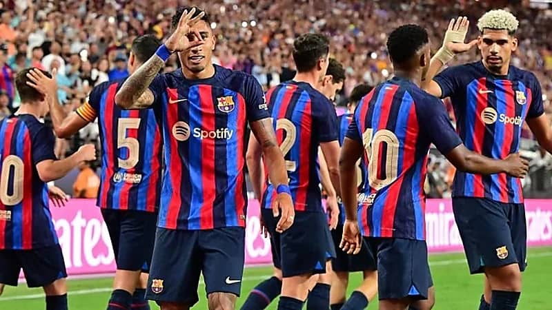 برشلونة يتغلب على قادش بثنائية