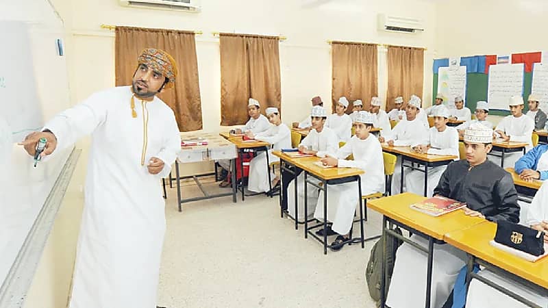 عُمان تخصص 24 فبراير من كل عام إجازة رسمية للمعلمين