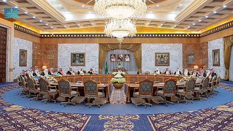 الموافقة على ضوابط إيقاف الخدمات وإنشاء برنامج لجذب مقرات الشركات العالمية