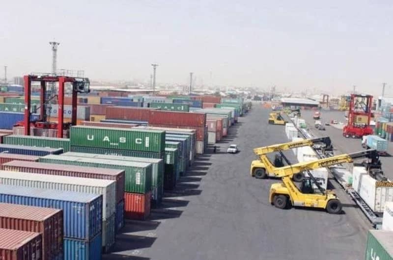 إقامة مزاد علني لبيع "بضائع متروكة" في الميناء الجاف